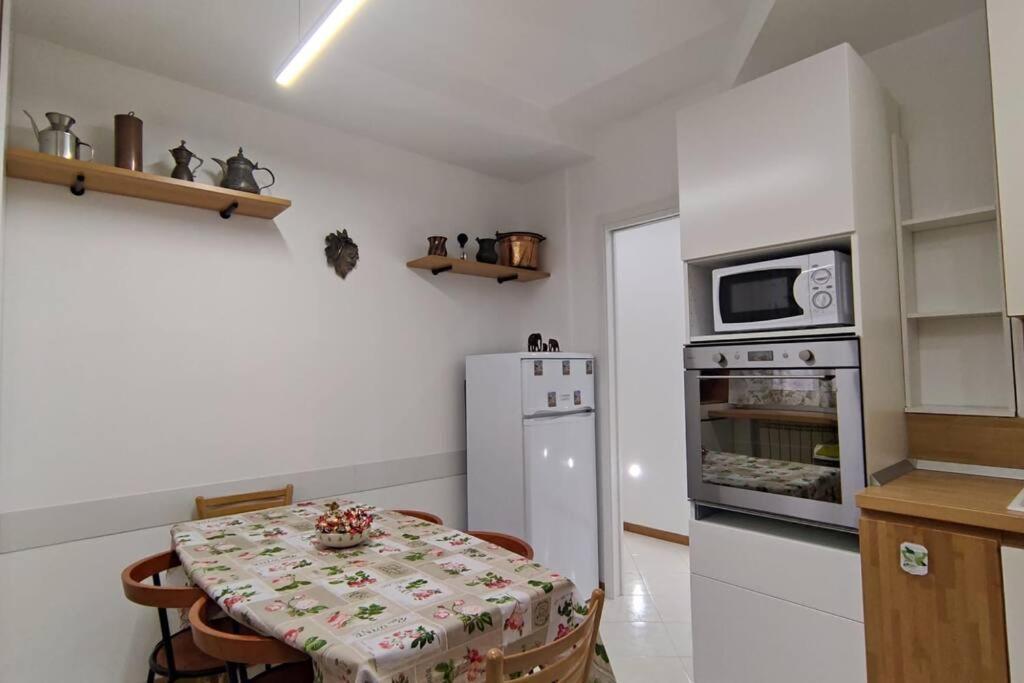 Elegante Alloggio Zona Storica Lecco Eksteriør billede